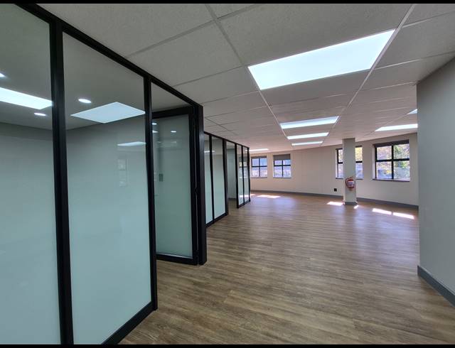 222M² OFFICE TO LET IN DUNKELD WEST